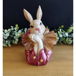 Buste de lapine à collerette et fleur