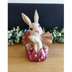 Buste de lapine à collerette et fleur