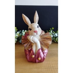 Buste de lapine à collerette et fleur