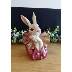 Buste de lapine à collerette et fleur