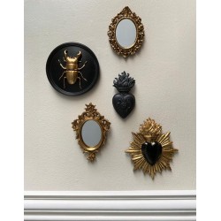 Décoration murale ex voto coeur noir mat patiné doré